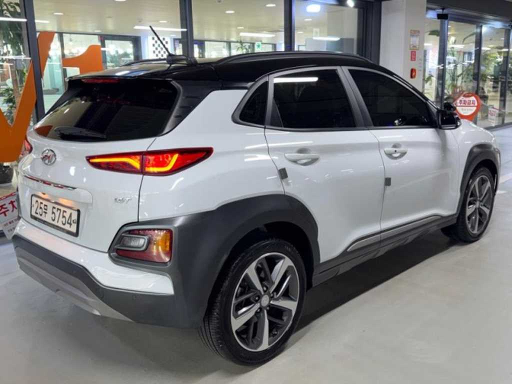 HYUNDAI Kona - Vista 4