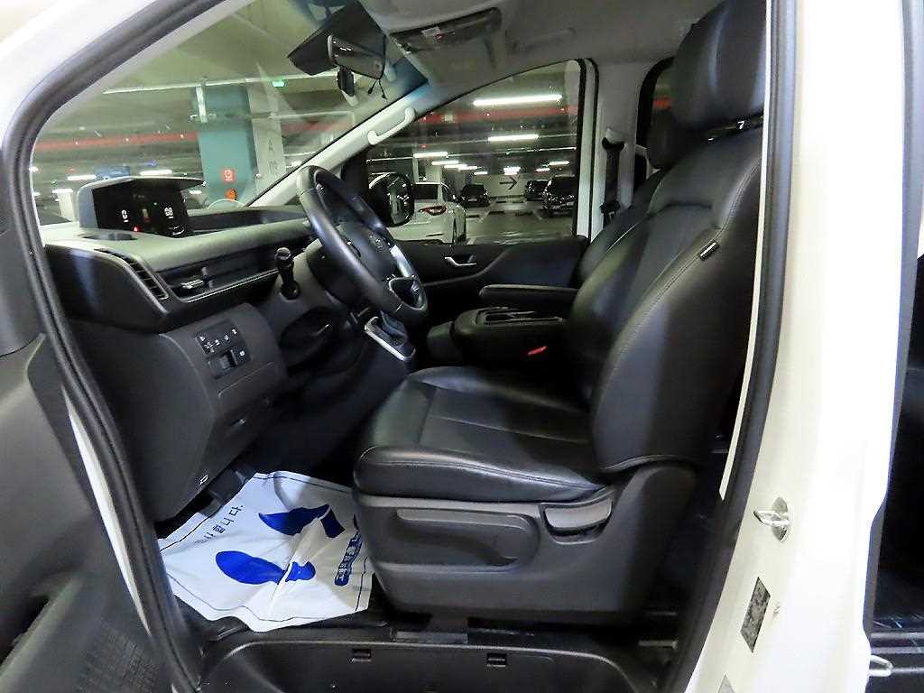 HYUNDAI Staria - Vista 6