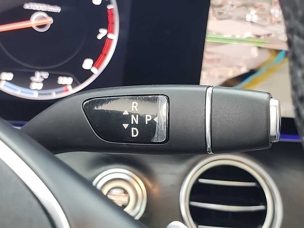 Mercedes Benz E class - Vista 8