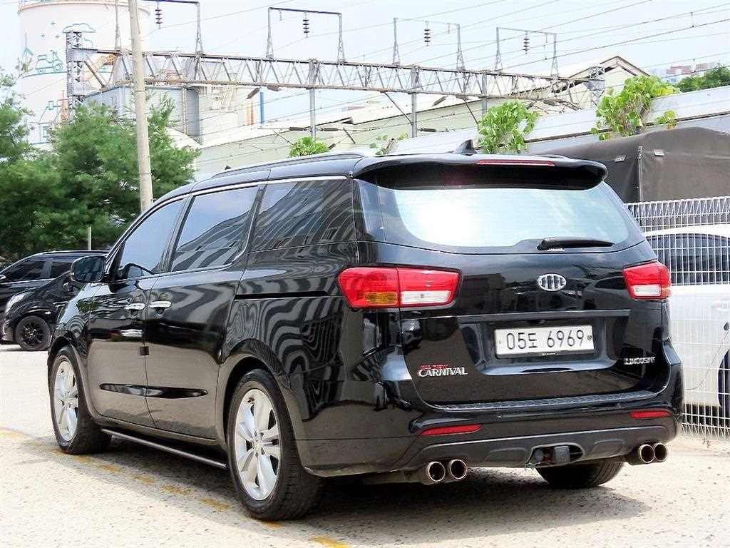KIA Carnival - Vista 3