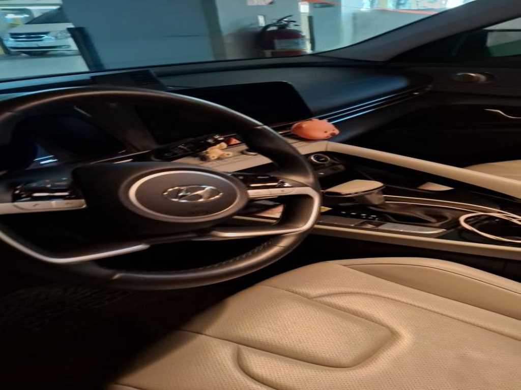HYUNDAI Avante - Vista 5
