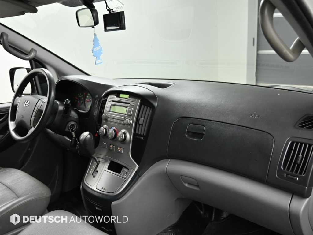 HYUNDAI Starex - Vista 7