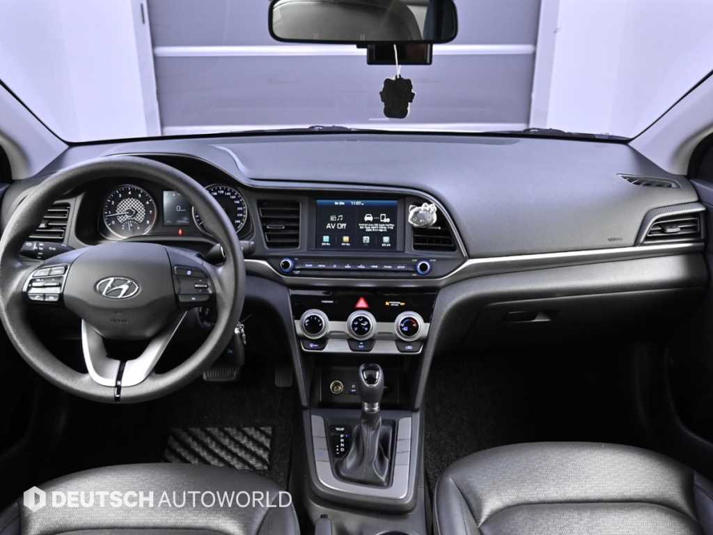HYUNDAI Avante - Vista 7