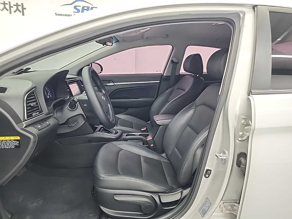 HYUNDAI Avante - Vista 11