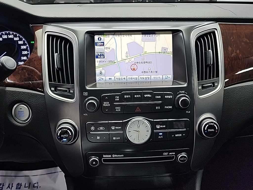 HYUNDAI Equus - Vista 10