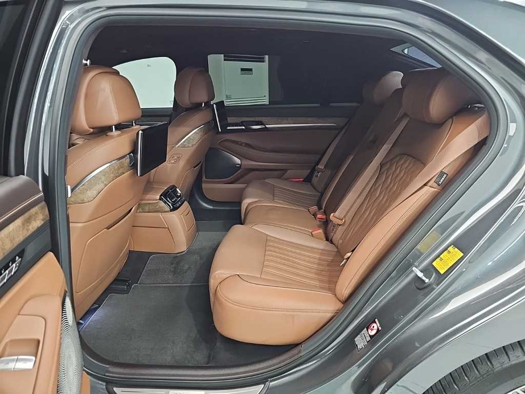 Genesis G90 - Vista 12