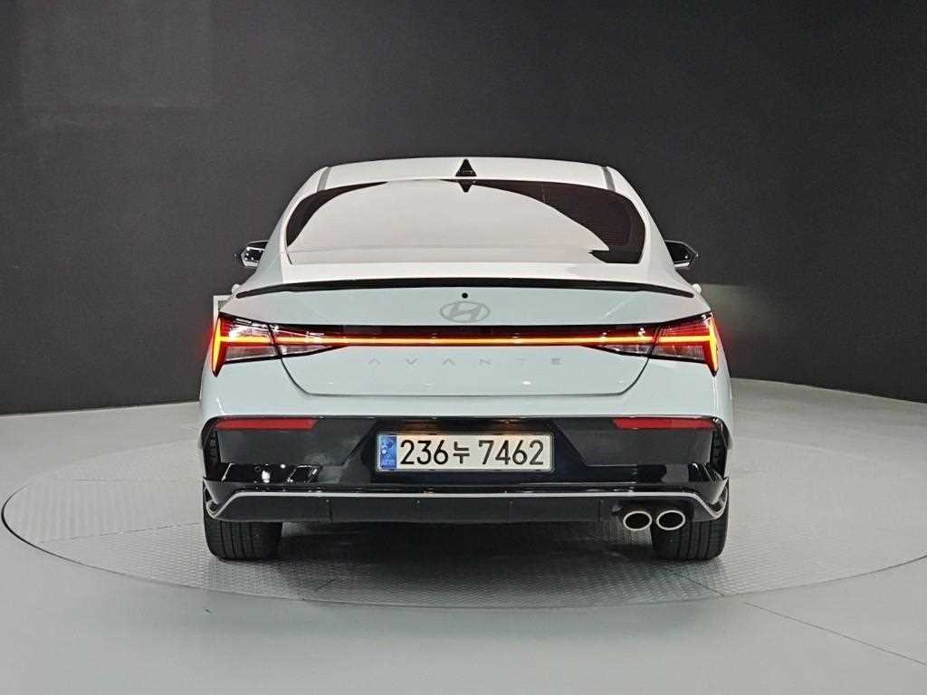 HYUNDAI Avante - Vista 3