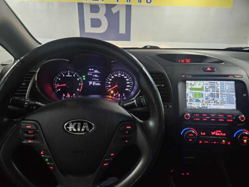 KIA K3 - Vista 10