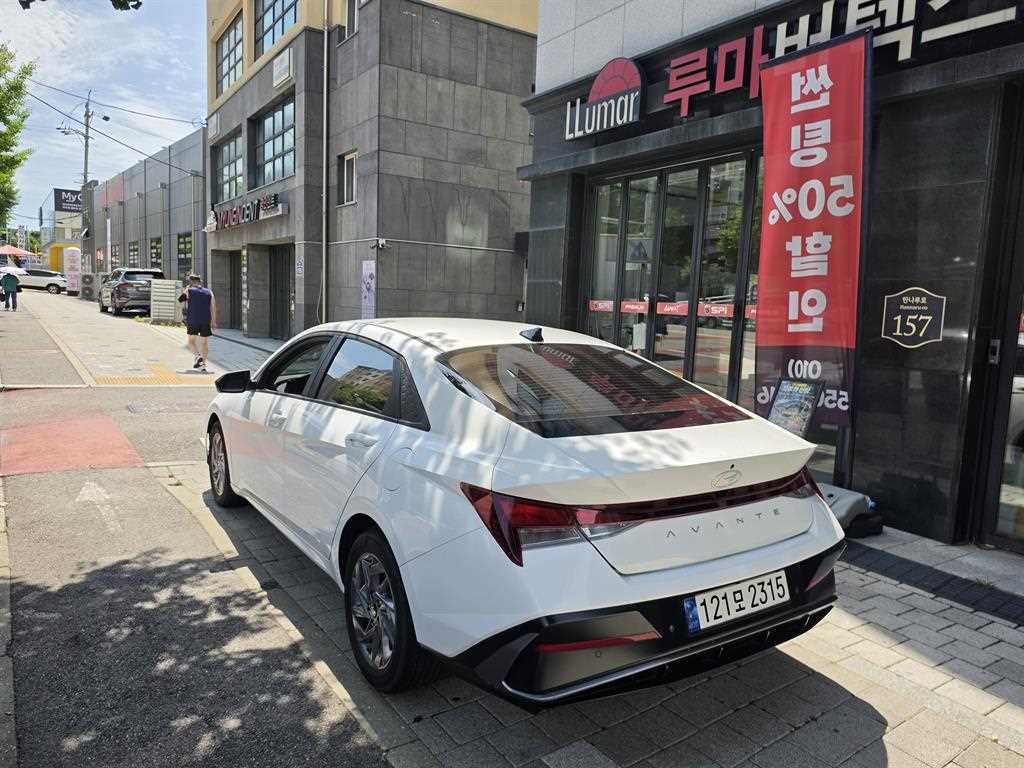 HYUNDAI Avante - Vista 2