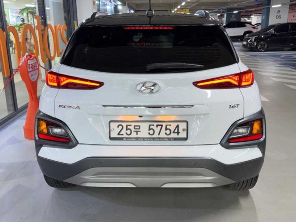 HYUNDAI Kona - Vista 5