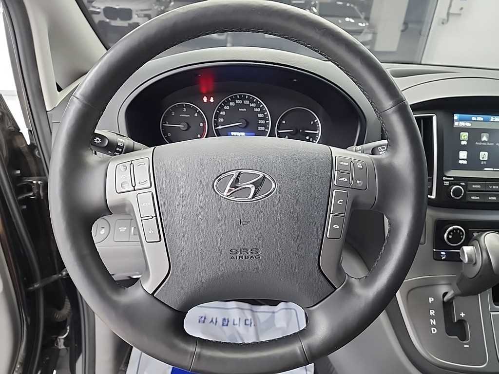 HYUNDAI Starex - Vista 9