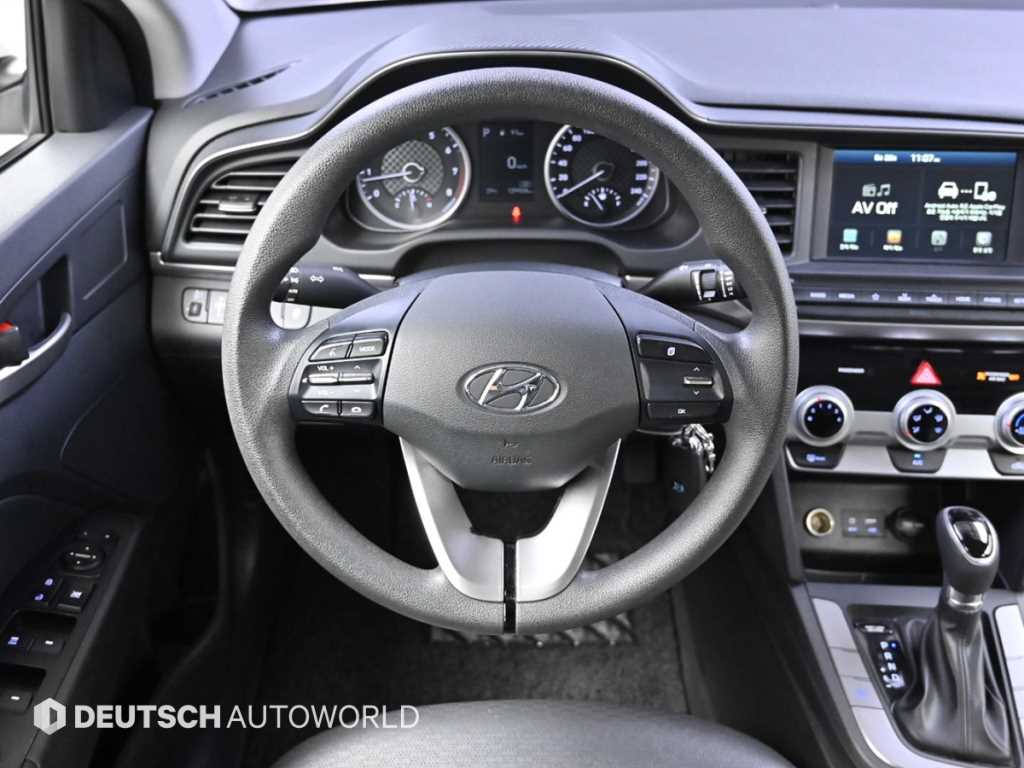 HYUNDAI Avante 2018 Blanco - Importación desde Corea - HF Imports Iquique - Foto 13