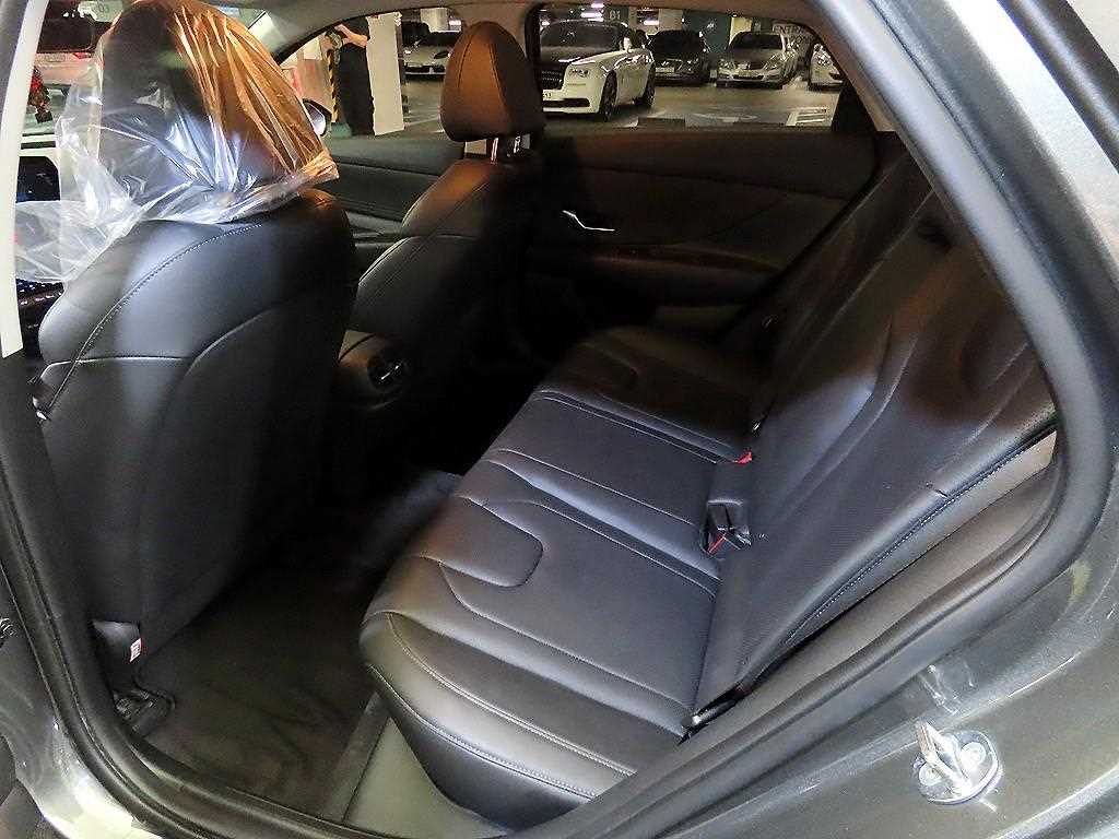 HYUNDAI Avante - Vista 7