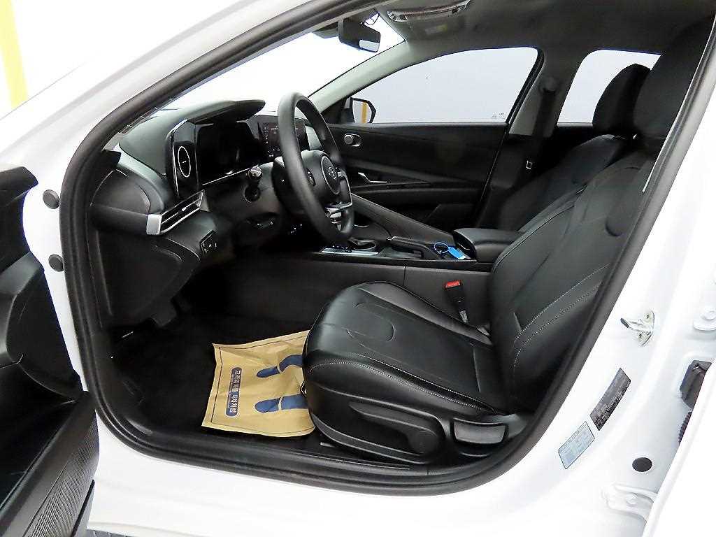 HYUNDAI Avante - Vista 5