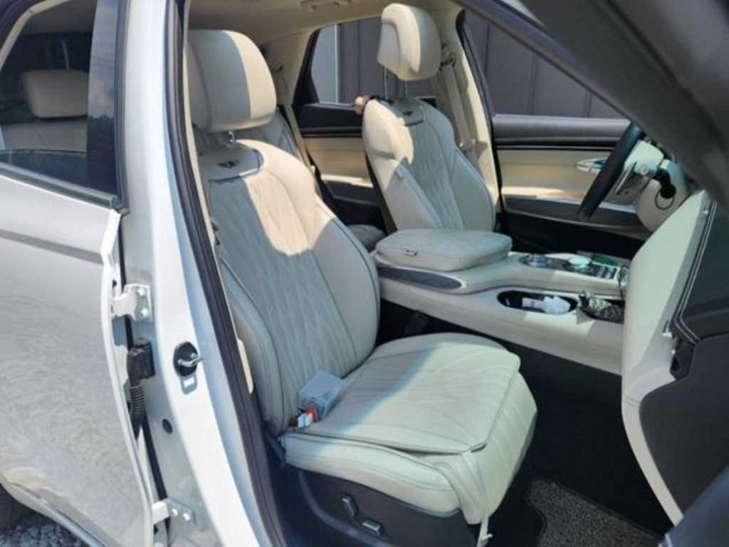 Genesis GV70 - Vista 8