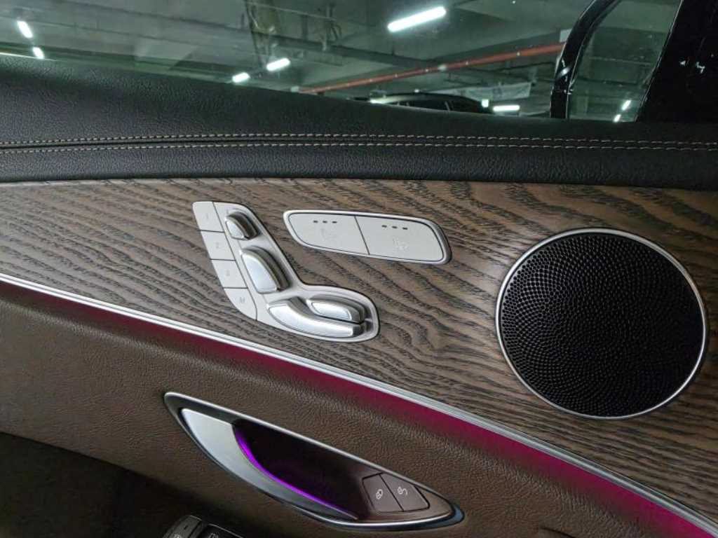 Mercedes Benz E class - Vista 9