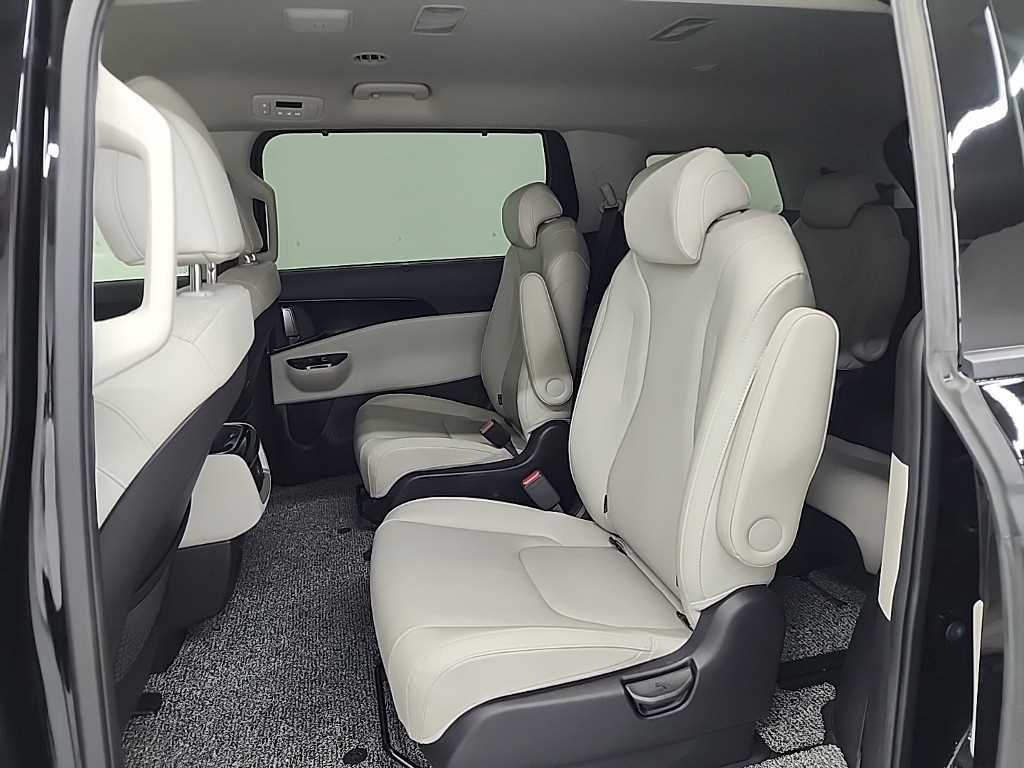 KIA Carnival - Vista 12
