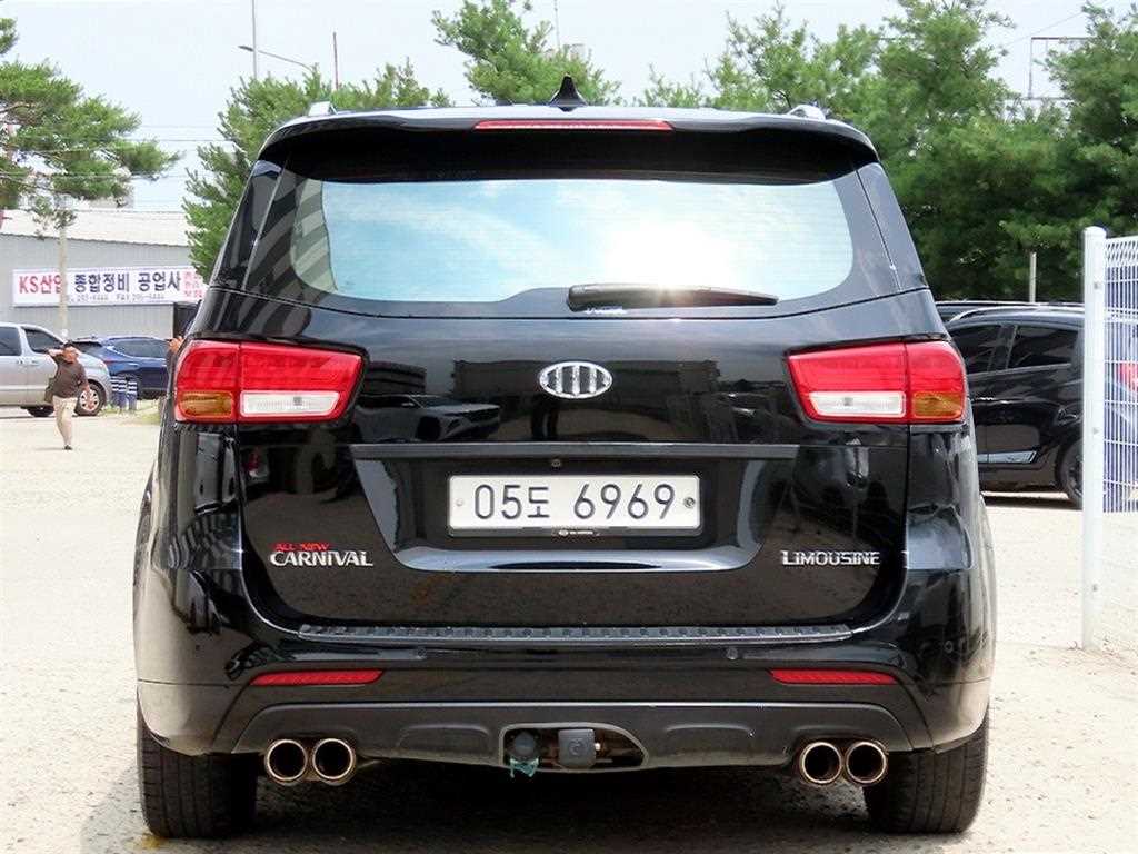 KIA Carnival - Vista 4