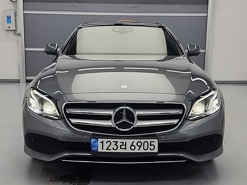 Mercedes Benz E class - Vista 2