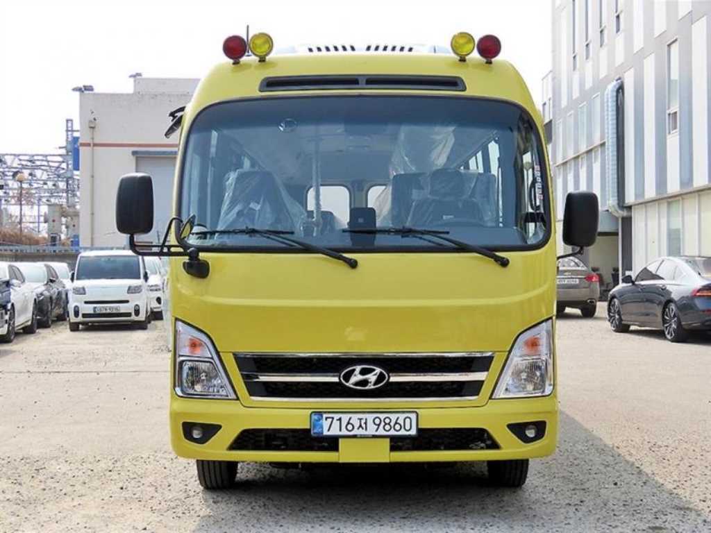 medium and large bus Hyundai bus