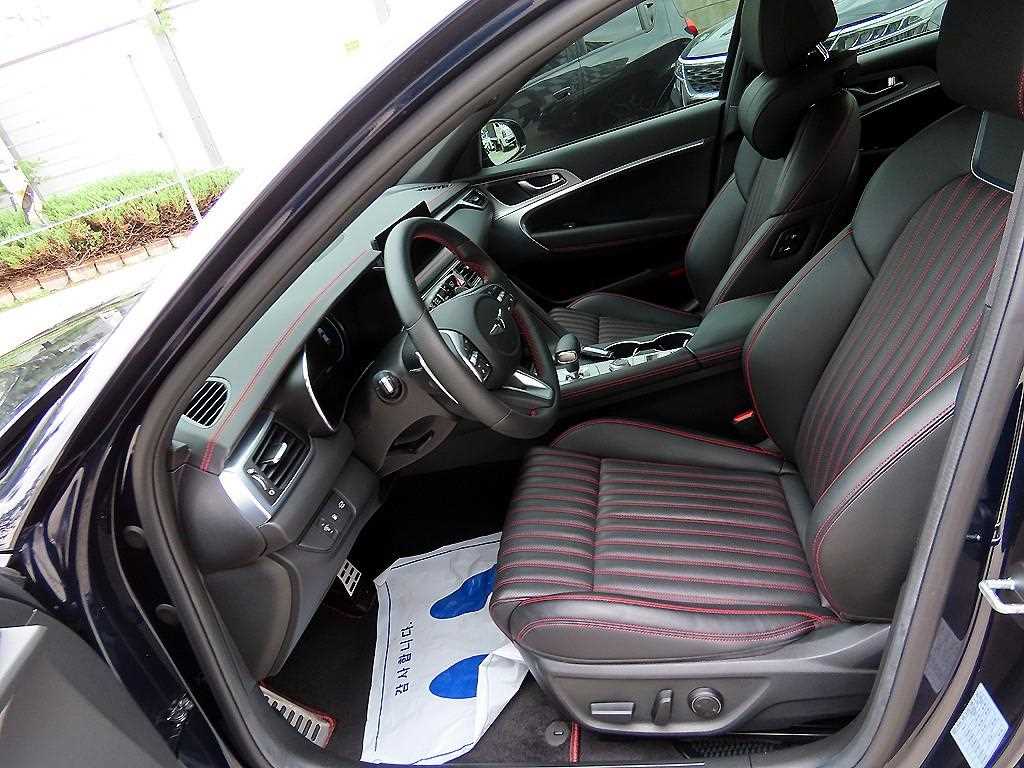 Genesis G70 - Vista 5