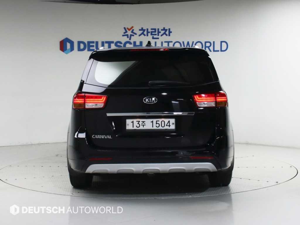 KIA Carnival - Vista 4