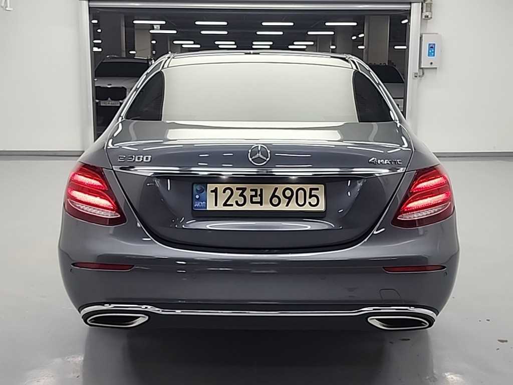 Mercedes Benz E class - Vista 3