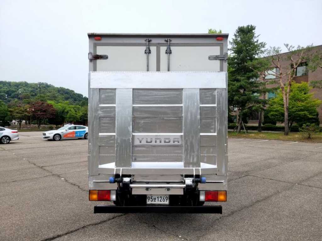 medium and large cargo truck