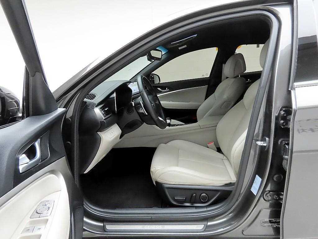 Genesis G70 - Vista 8