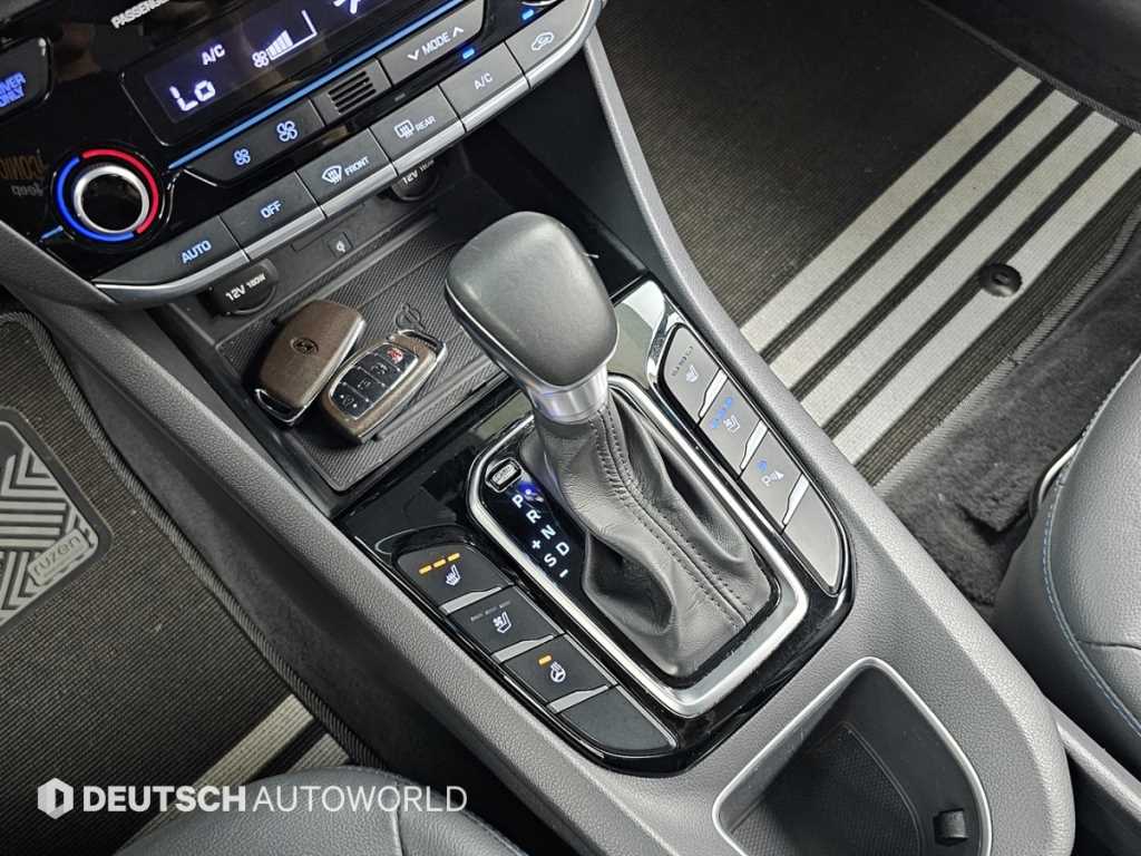 HYUNDAI Ioniq - Vista 9