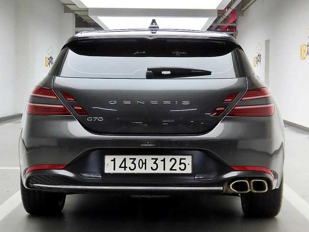 Genesis G70 - Vista 3