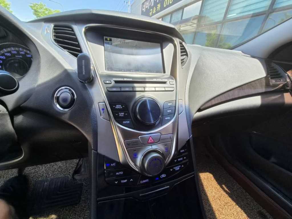 HYUNDAI Grandeur - Vista 11