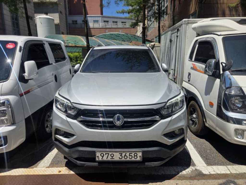 Ssangyong Rexton 2018 Plateado - Importación desde Corea - HF Imports Iquique - Foto 1