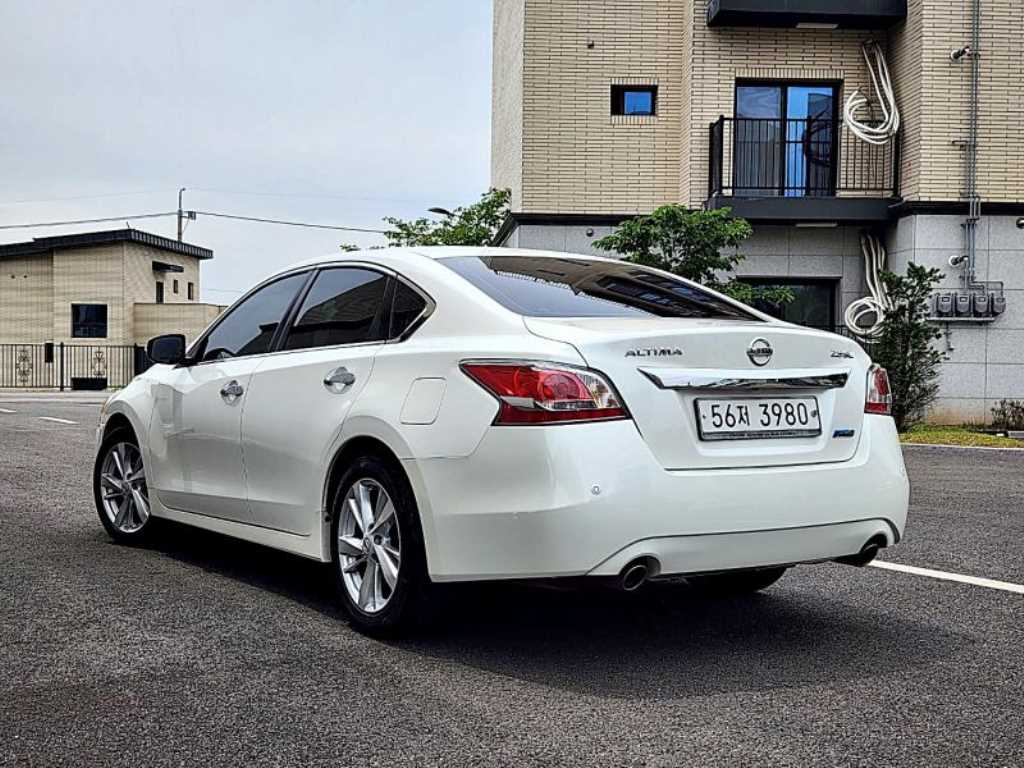 Nissan Altima - Vista 4