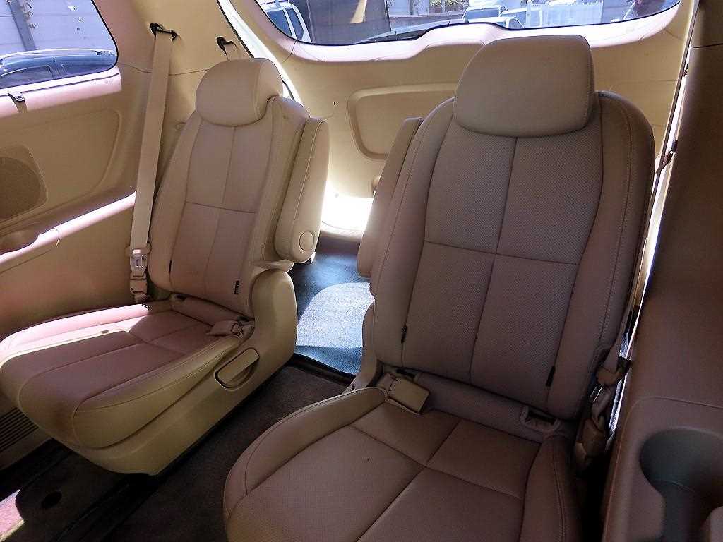 KIA Carnival - Vista 7