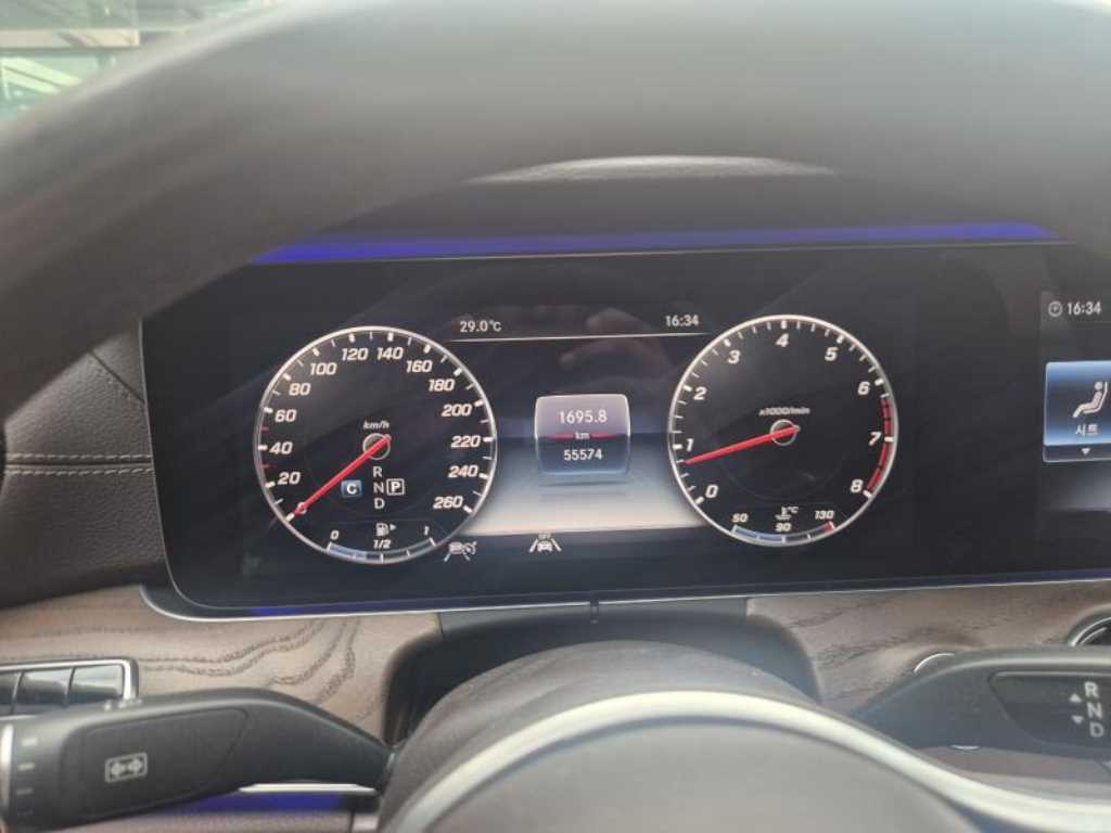 Mercedes Benz E class - Vista 12