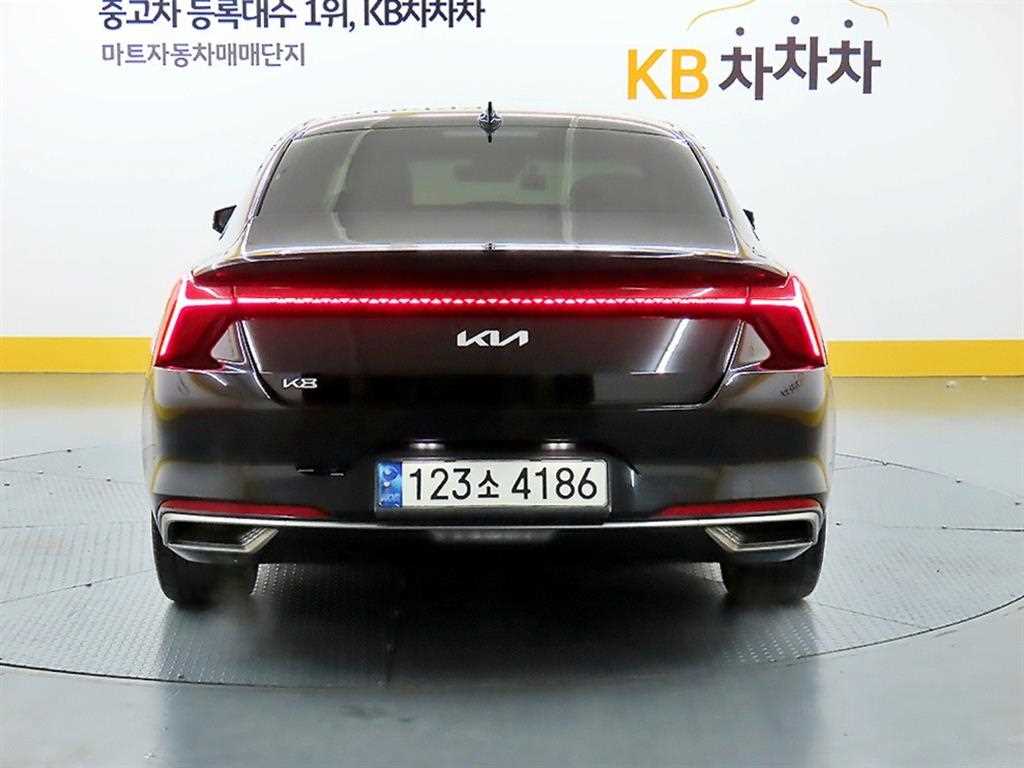 KIA K8 - Vista 3