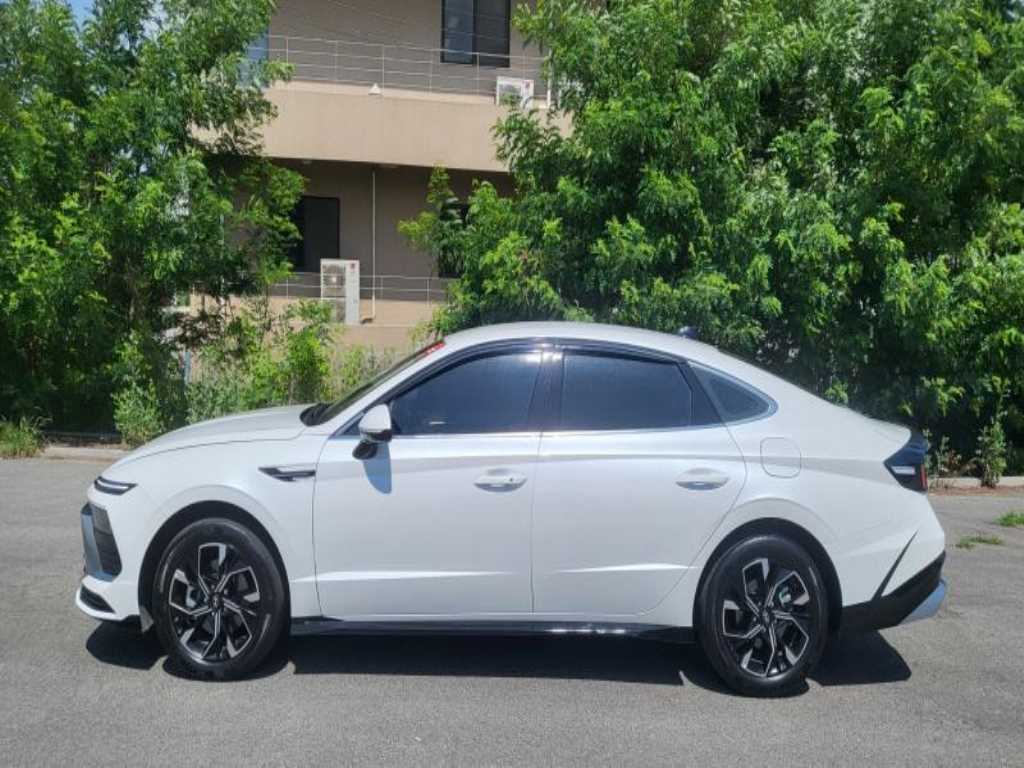 HYUNDAI Sonata - Vista 4