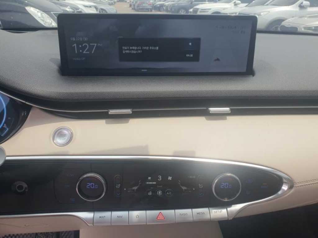 Genesis GV70 - Vista 10