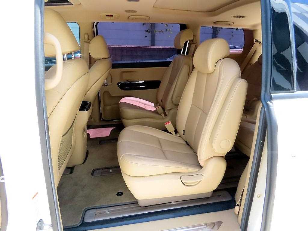 KIA Carnival - Vista 6
