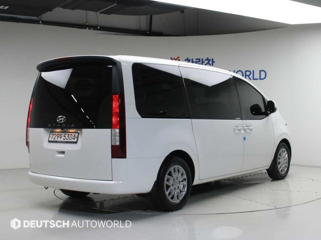 HYUNDAI Staria - Vista 2