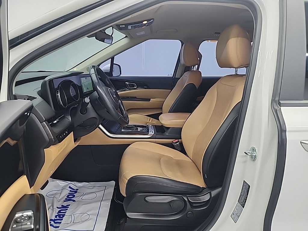 KIA Carnival - Vista 11