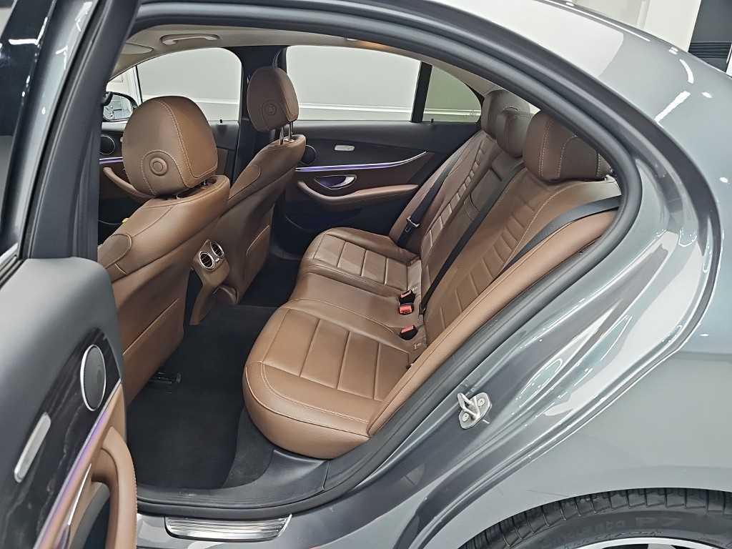 Mercedes Benz E class - Vista 12