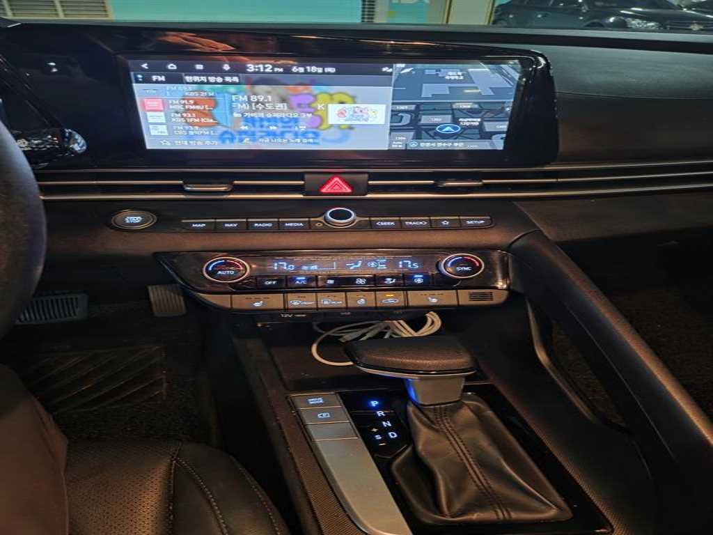 HYUNDAI Avante - Vista 2