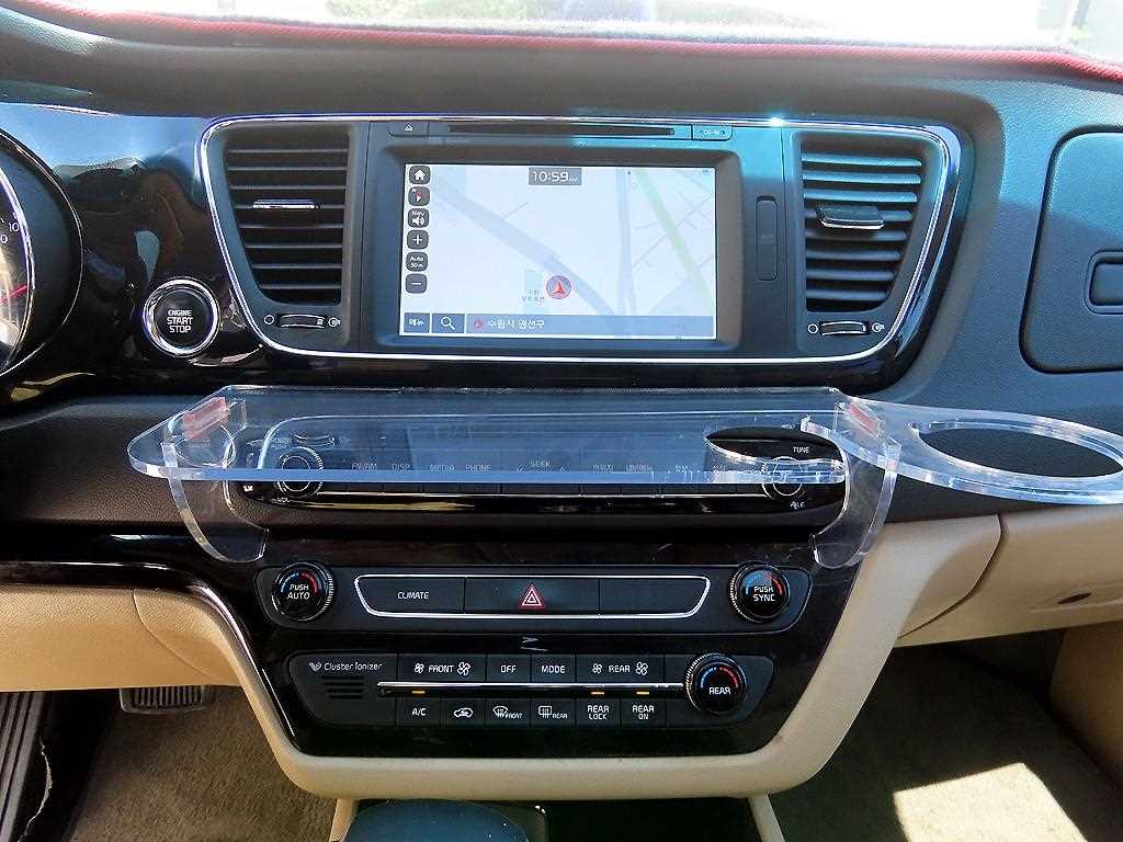 KIA Carnival - Vista 12