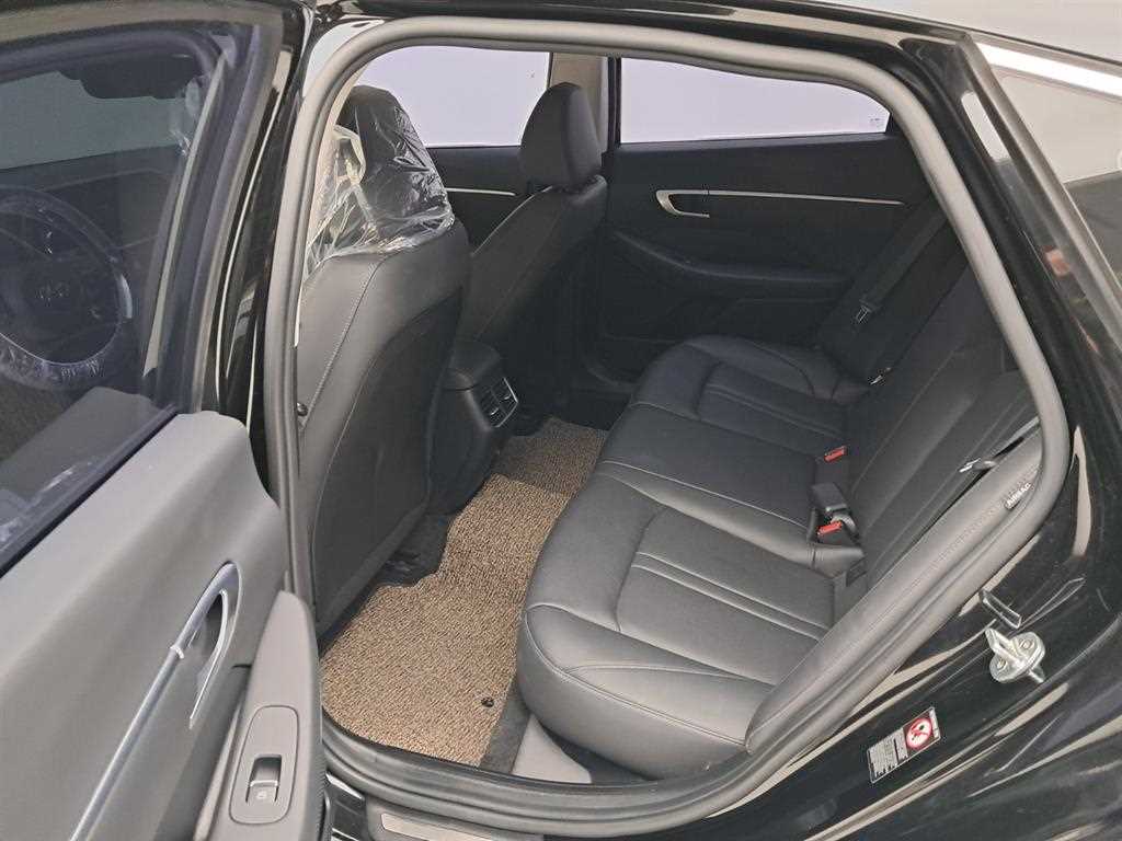 HYUNDAI Sonata - Vista 12