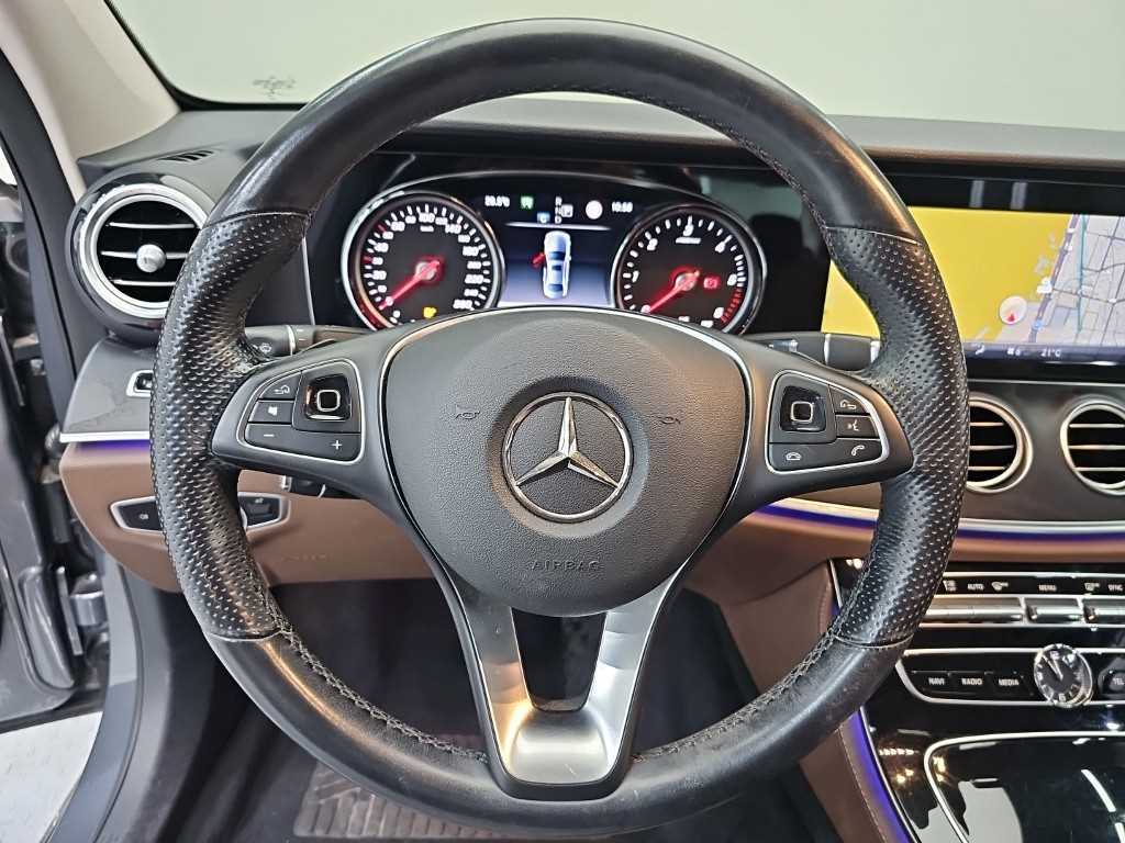 Mercedes Benz E class - Vista 9