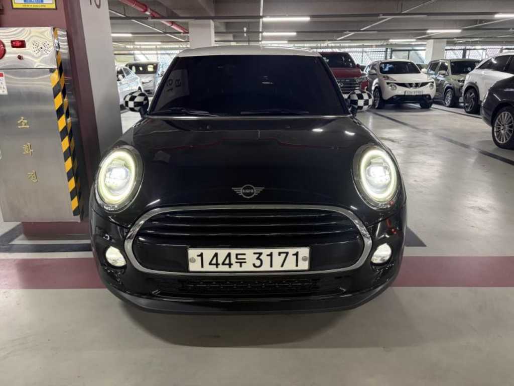 Mini Cooper 2019 — Zona Franca Iquique