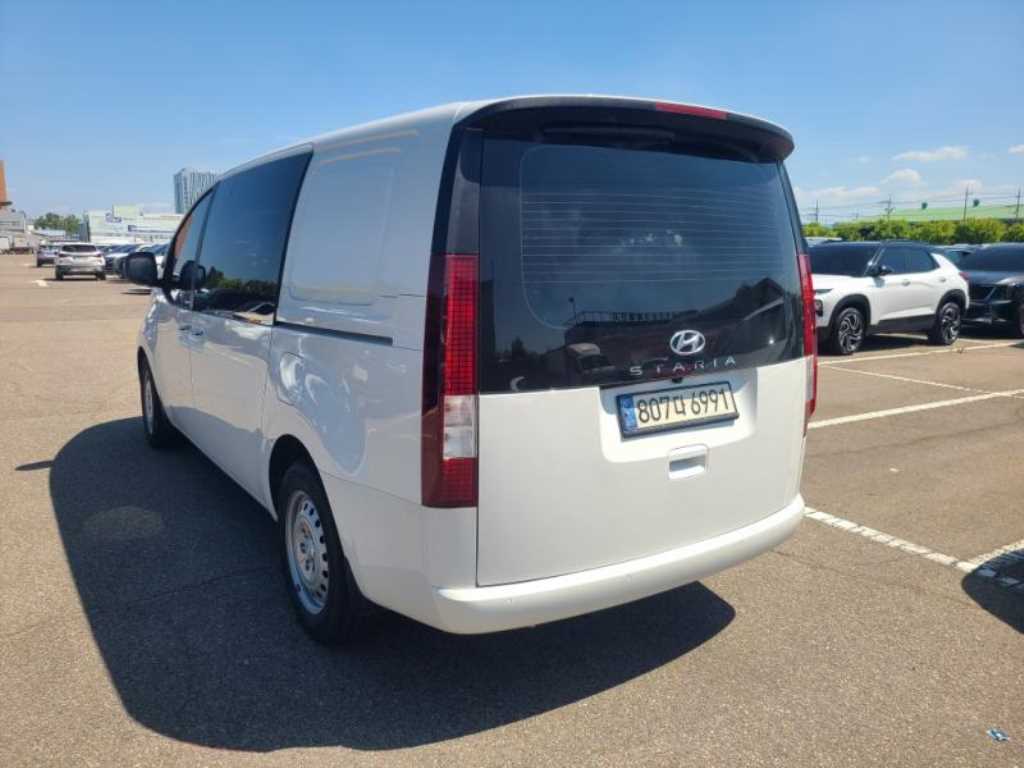 HYUNDAI Staria - Vista 4