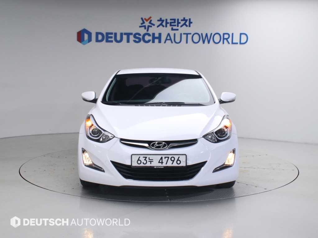 HYUNDAI Avante - Vista 3